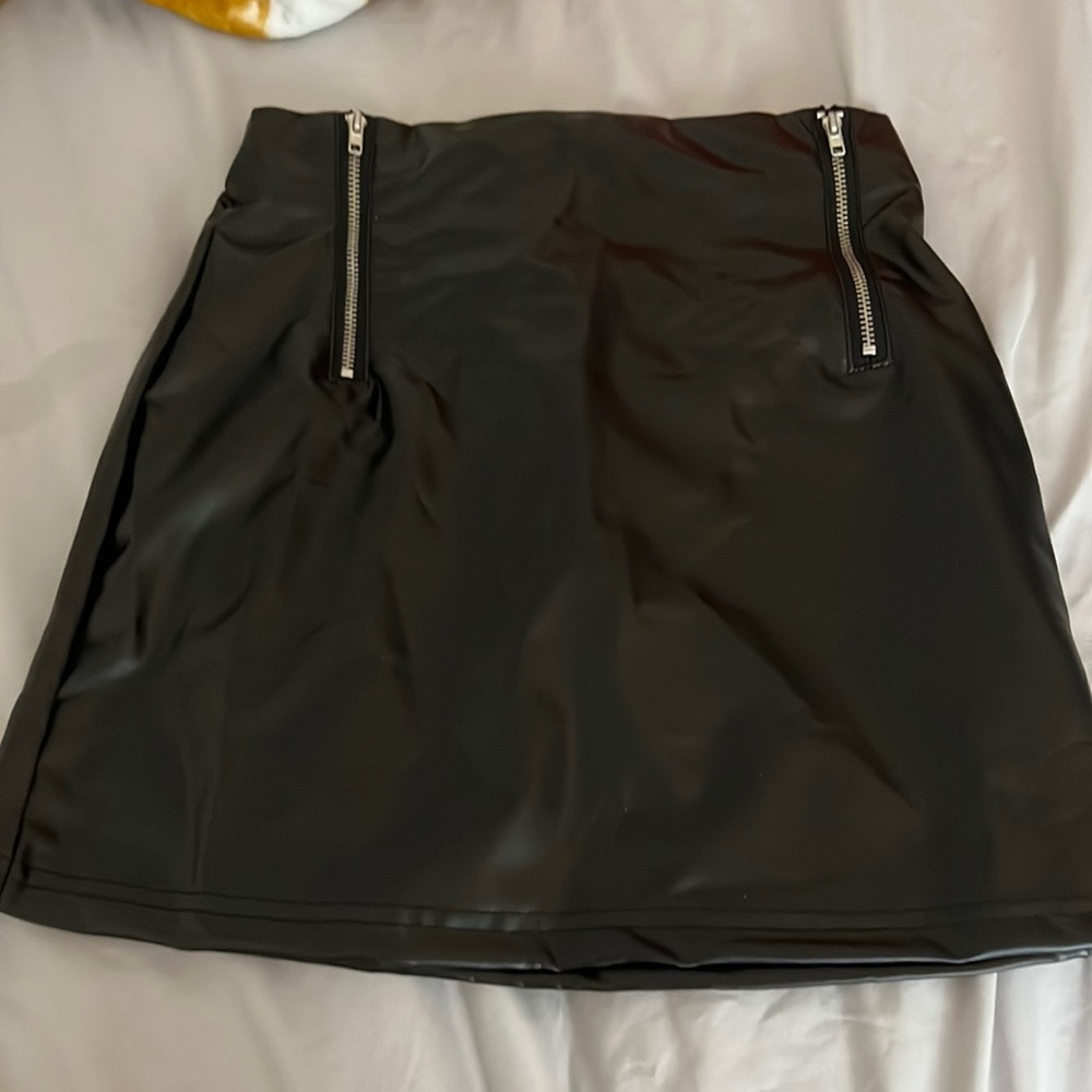 Zippered, leather skirt